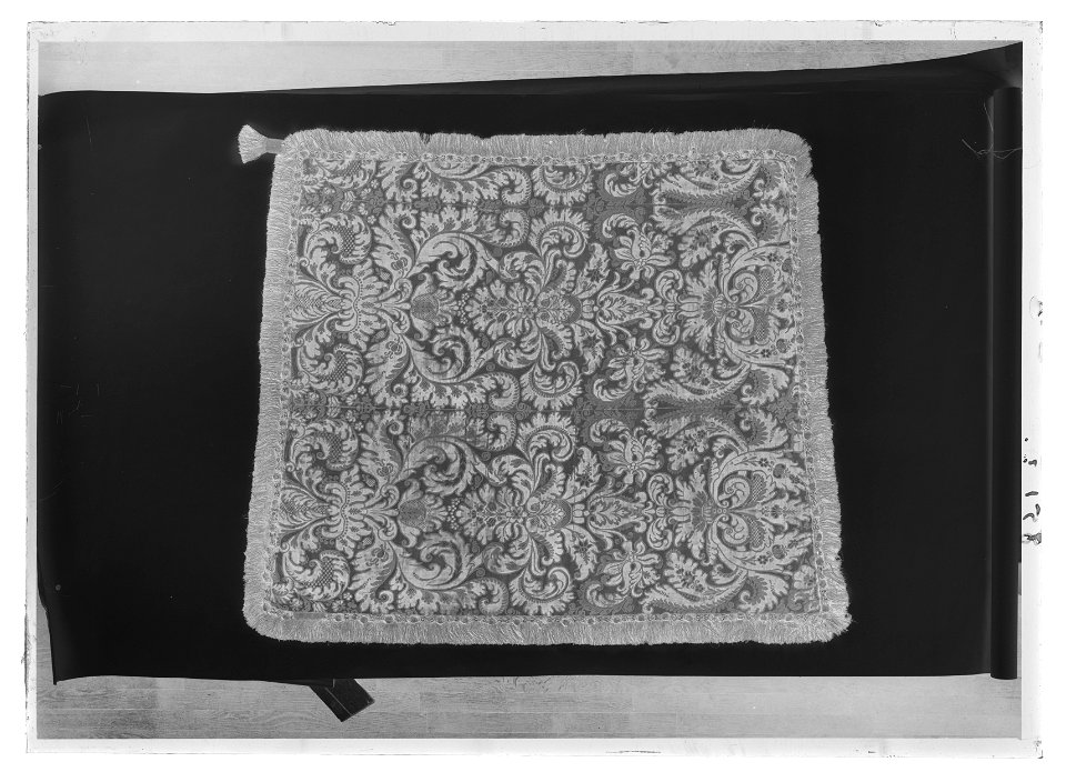 Hästtäcke röd sammet - Livrustkammaren - 17867-negative