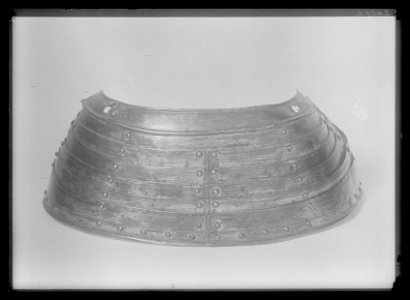 Höftbetäckning till Gustav II Adolfs tornerrustning, Sverige 1620-tal - Livrustkammaren - 26957