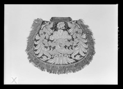 Hölsterkappa broderi i guld *** - Livrustkammaren - 69192