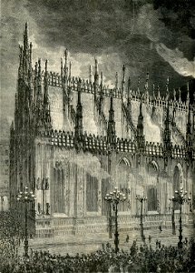 Il Duomo di Milano, illuminato a fuochi di bengala a