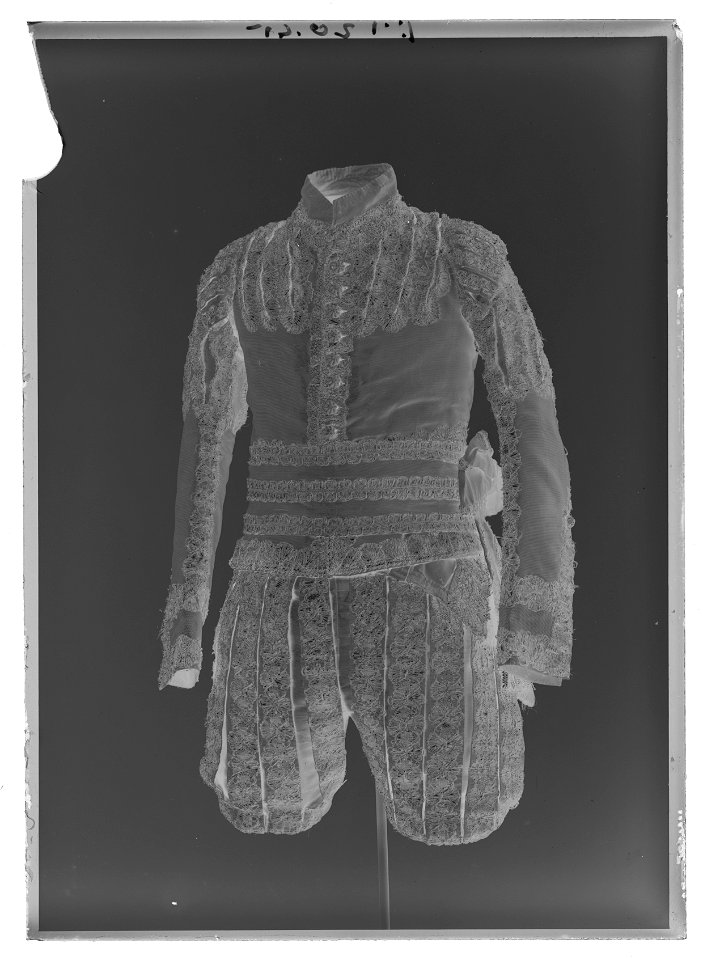 Jacka till Burgundisk dräkt - Livrustkammaren - 18515-negative