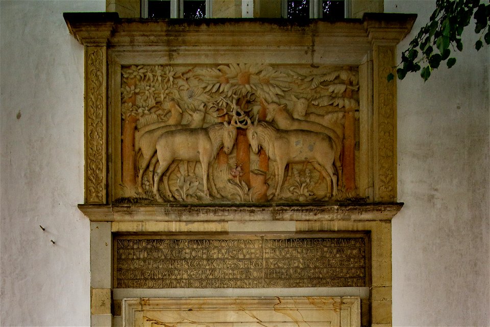 Jagdschloss Grunewald - Eingangsportal (Hirschrelief)-4883