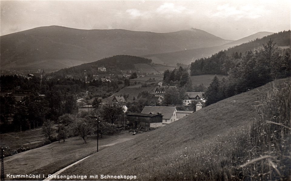 Krummhübel im Riesengebirge mit Schneekoppe