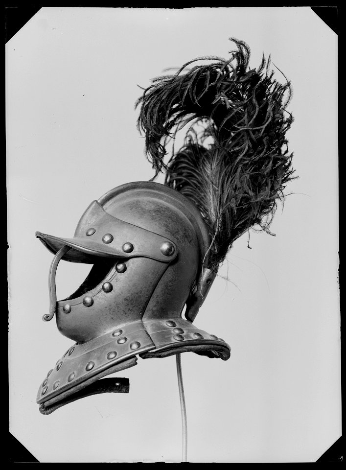 Kyrassiärhjälm till docka föreställande rytteriöverste, Sverige 1660-tal. Tillhörig Karl XI - Livrustkammaren - 19157