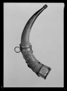Jakthorn, tillverkat av horn från den siste uroxen i Europa, skjuten i Polen 1620 - Livrustkammaren - 52393