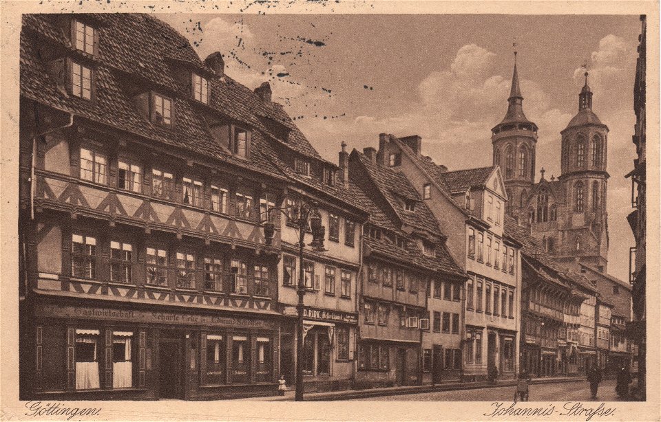 Johannisstraße und Johanniskirche in Göttingen