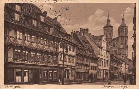 Johannisstraße und Johanniskirche in Göttingen