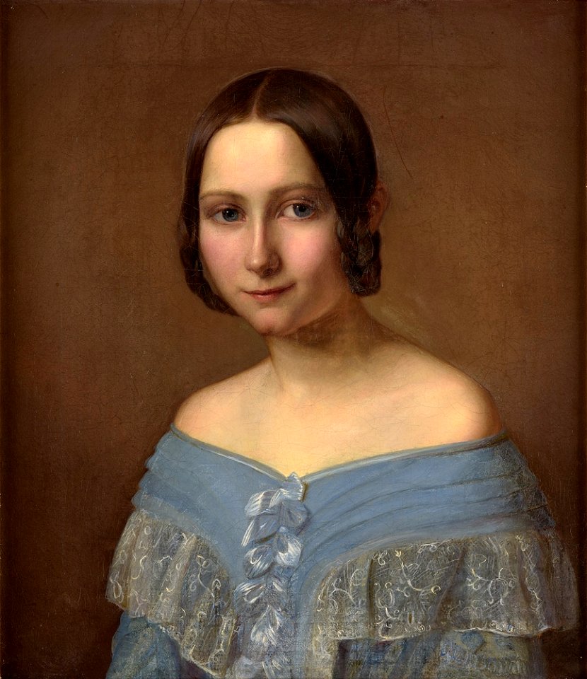 Junge Dame im blauen Spitzenkleid