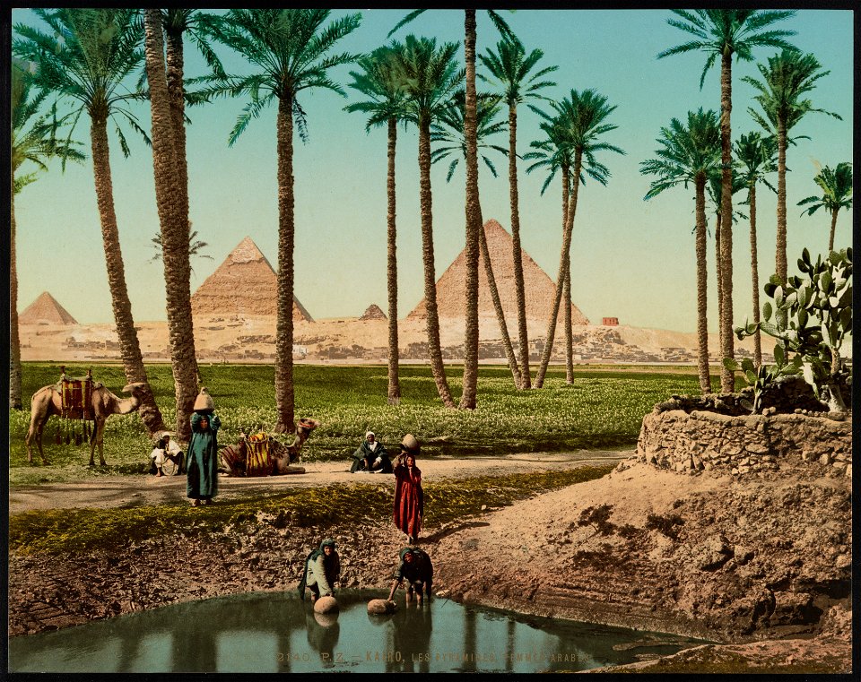 Kairo, les pyramides, femmes Arabes LCCN2017658151
