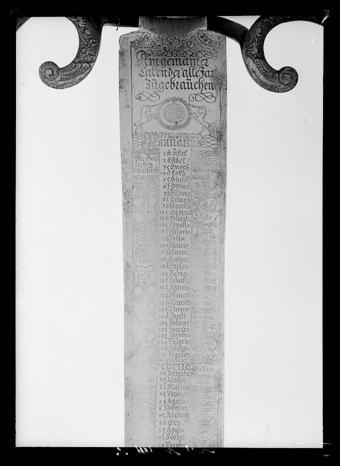 Kalendersvärd, knappen ca 1600, fästet i övrigt 1800-talets mitt , klinga Solingen 1597 - Livrustkammaren - 27056