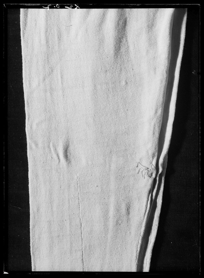 Kalsonger burna av Gustav IV Adolf, tillsammans med uniform, på revolutionsdagen den 13 mars 1809 - Livrustkammaren - 44723