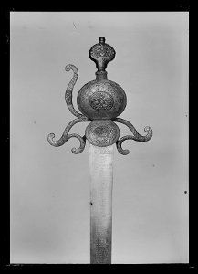 Kalendersvärd, knappen ca 1600, fästet i övrigt 1800-talets mitt , klinga Solingen 1597 - Livrustkammaren - 415