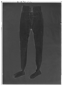 Kalsonger burna av Gustav IV Adolf, tillsammans med uniform, på revolutionsdagen den 13 mars 1809 - Livrustkammaren - 36165-negative