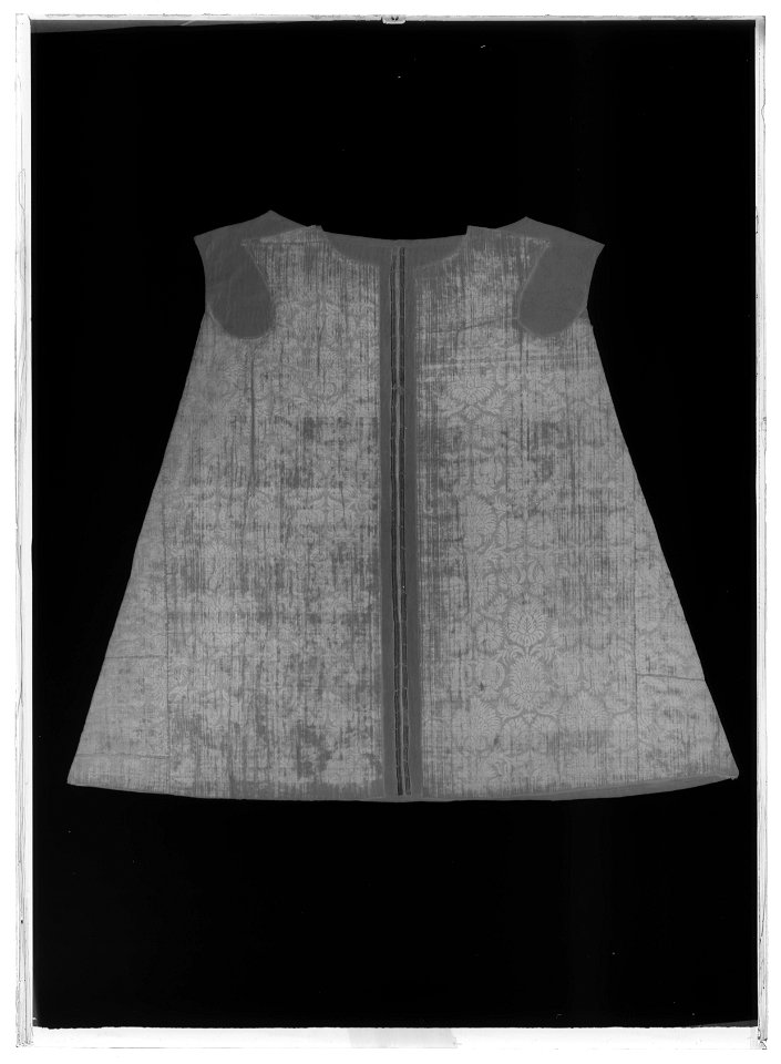 Kappa av svart mönstrad sammet, ca 1611-1632 - Livrustkammaren - 61932-negative