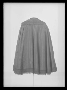 Kappa av svart sidenrips - Livrustkammaren - 18732
