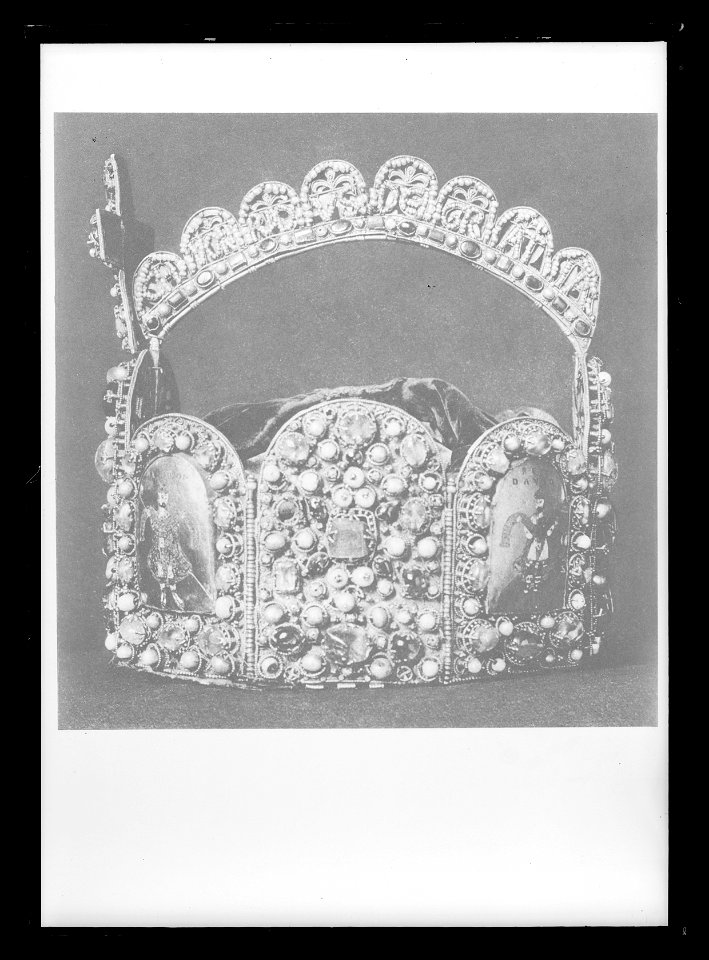 Karl den stores krona ur Schlosser, Schatzkammer Wien, från sidan - Livrustkammaren - 60992