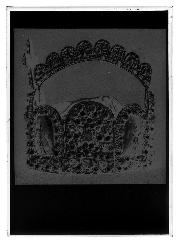 Karl den stores krona ur Schlosser, Schatzkammer Wien, från sidan - Livrustkammaren - 60992-negative