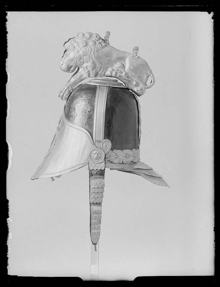 Kask med lejonprydnad Livdrabantkåren - Livrustkammaren - 19290