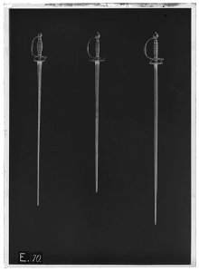 Kavaljersvärja med ej ursprungligen smahörande klinga. Tyskland , ca 1700-1750 - Livrustkammaren - 69274-negative. Free illustration for personal and commercial use.