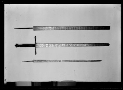Kavaljersvärja, fäste Japan ca 1730, s.k. Tonkin-arbete eller shakudo, klingan europeisk ca 1730 - Livrustkammaren - 26055