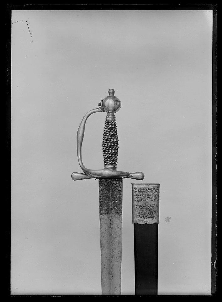 Kavalleriofficersvärja med ej ursprungligen samhörande klinga och fäste - Livrustkammaren - 17655