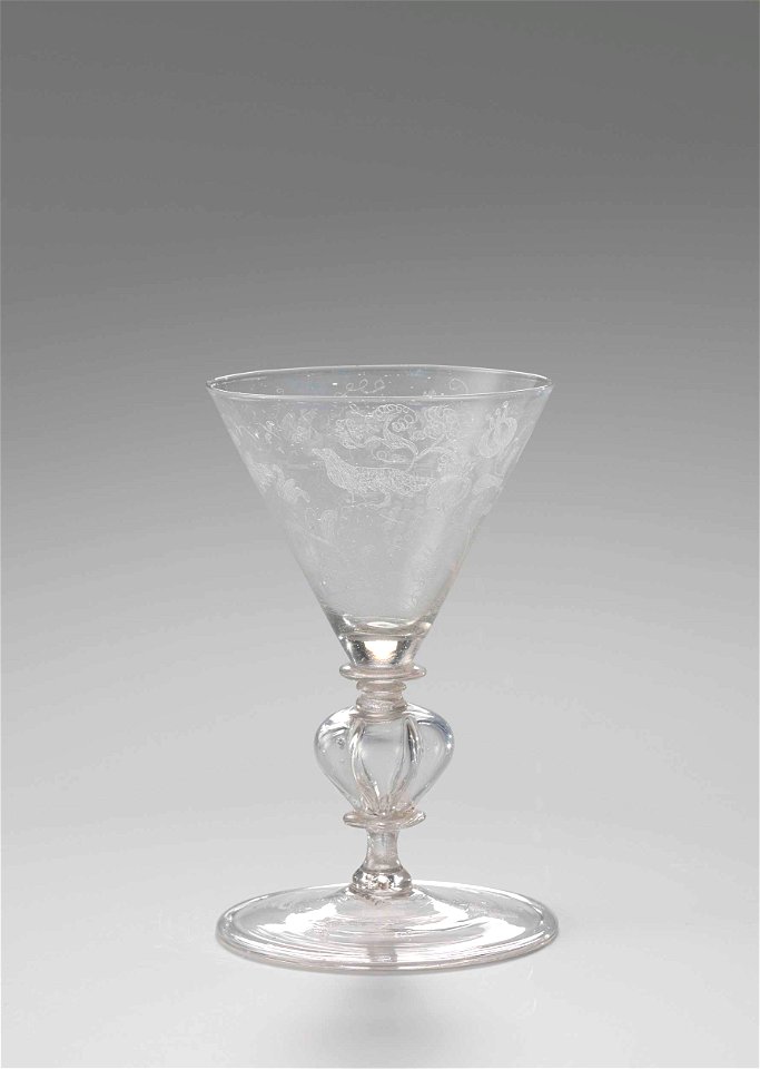 Kelkglas met bladranken en vogels