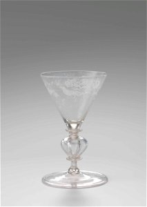 Kelkglas met bladranken en vogels