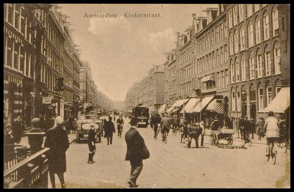 Kinkerstraat gezien vanaf de Bilderdijkstraat. Uitgave N.V. Luxe Papierwarenhandel v.h. Roukes & Erhart, Baarn, Afb PBKD00022000005