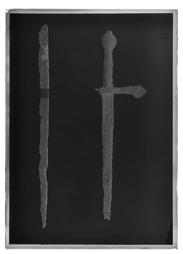 Kniv, jordfynd - Livrustkammaren - 77506-negative