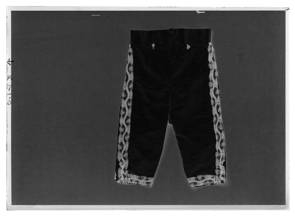 Knäbyxor, Serafimerordensdräkt - Livrustkammaren - 18545-negative