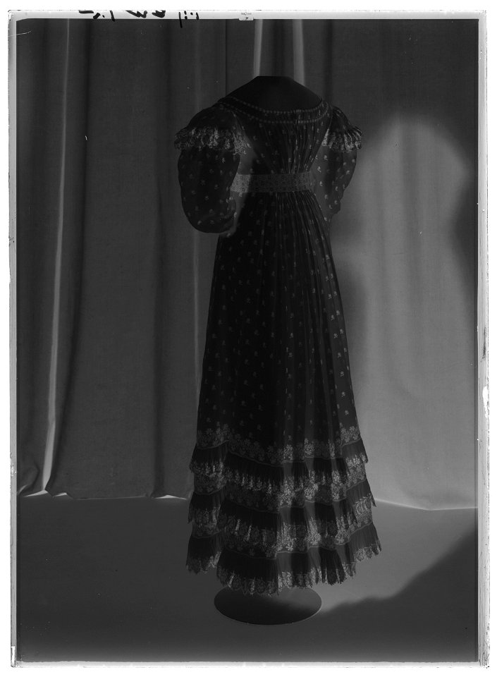 Klänning som tillhört drottning Josefina - Livrustkammaren - 70403-negative