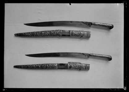 Kniv av yatagantyp, arabiskt-turkiskt kulturområde - Livrustkammaren - 8901