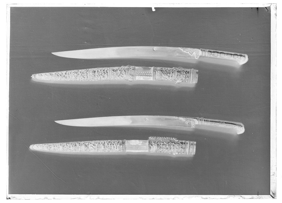 Kniv av yatagantyp, arabiskt-turkiskt kulturområde - Livrustkammaren - 8901-negative