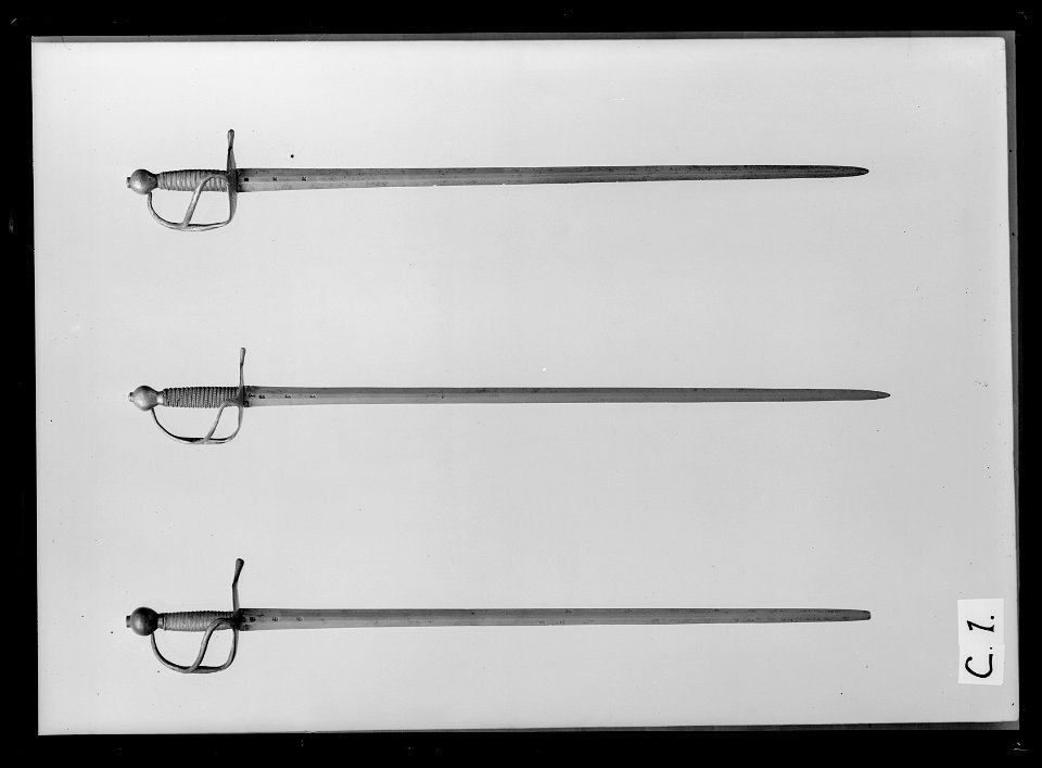 Kommissvärja m: 1685, för infanteriet, Vira bruk, Sverige - Livrustkammaren - 43575