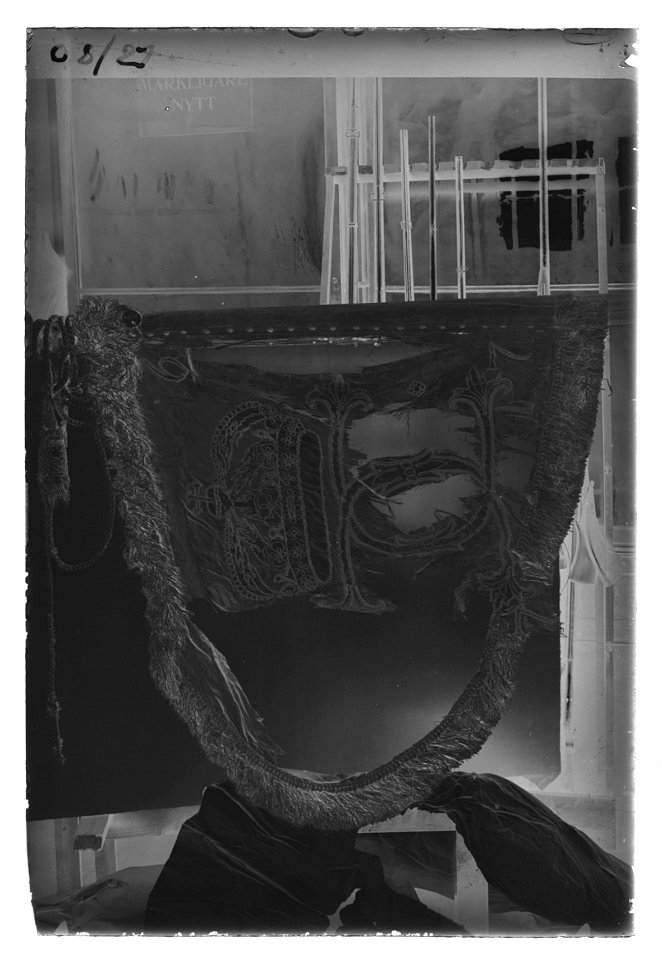 Kompanistandar med Karl XIs monogram från 1677 - Livrustkammaren - 28429-negative
