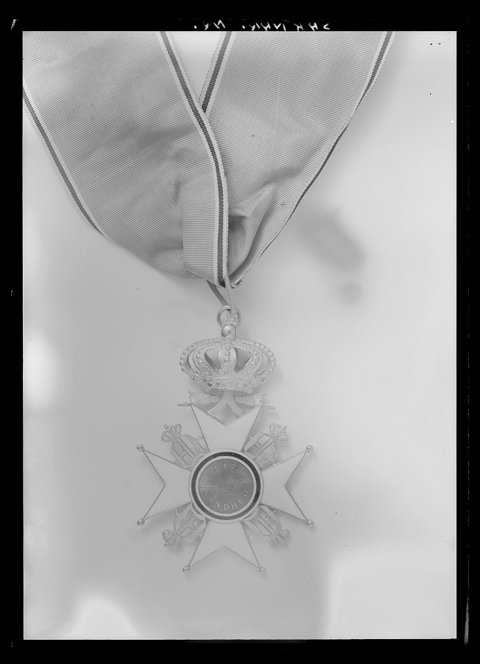 Kommendörskors med svärd, norska S:t Olavsorden, m:1847 - Livrustkammaren - 17677