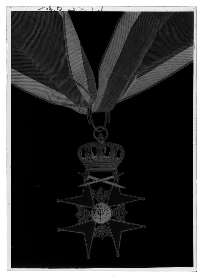 Kors m band RmstkSO2kl - Livrustkammaren - 18552-negative