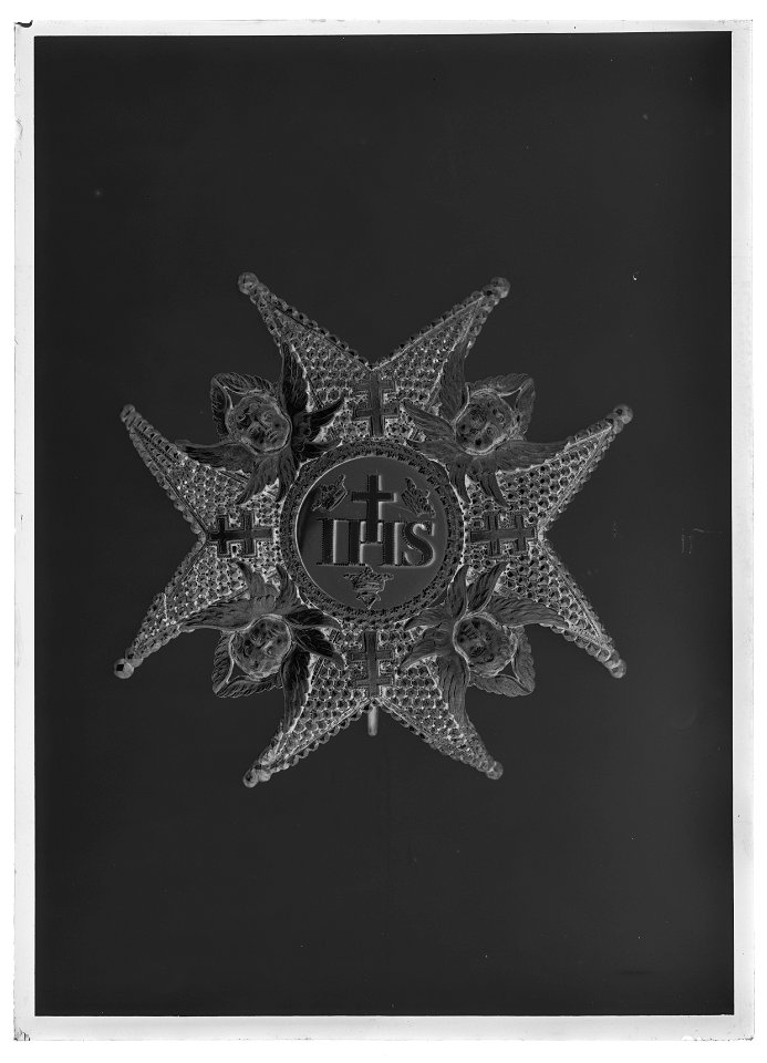 Kraschan, liknande m:1873 för riddare av Serafimerorden, Sverige - Livrustkammaren - 17562-negative