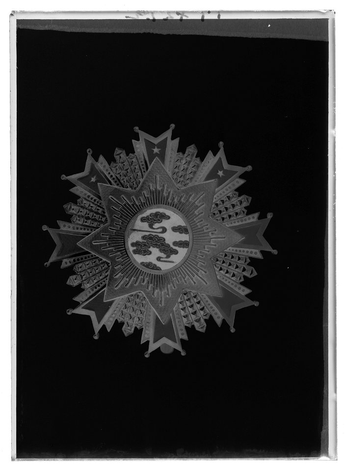 Kraschan, Lyckobådande molnets orden, Kina - Livrustkammaren - 18588-negative