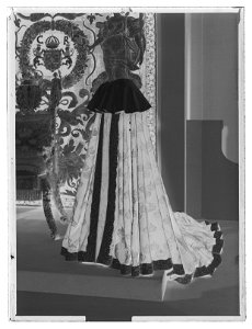 Kristinas kröningsmantel - Livrustkammaren - 11287-negative