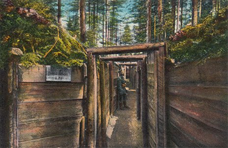 Kriegsbilder Vogesen, Schützengraben, mit Brettern ausgekleidet