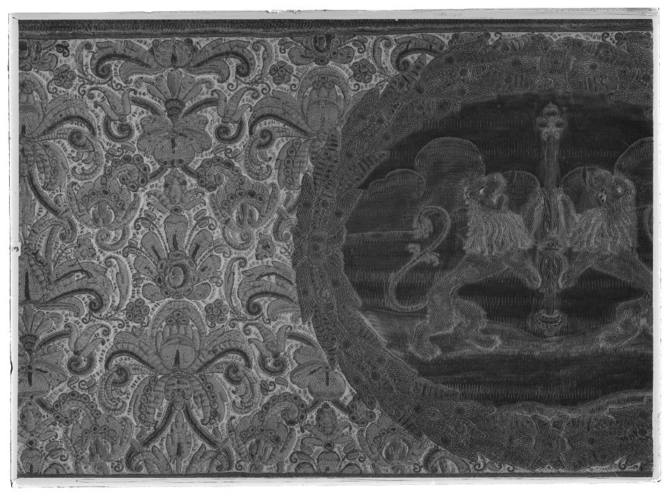 Kristina kröningshimlen gjord på 1640-talet i Paris av siden, linne, pärlor, guld och silver - Livrustkammaren - 70481-negative