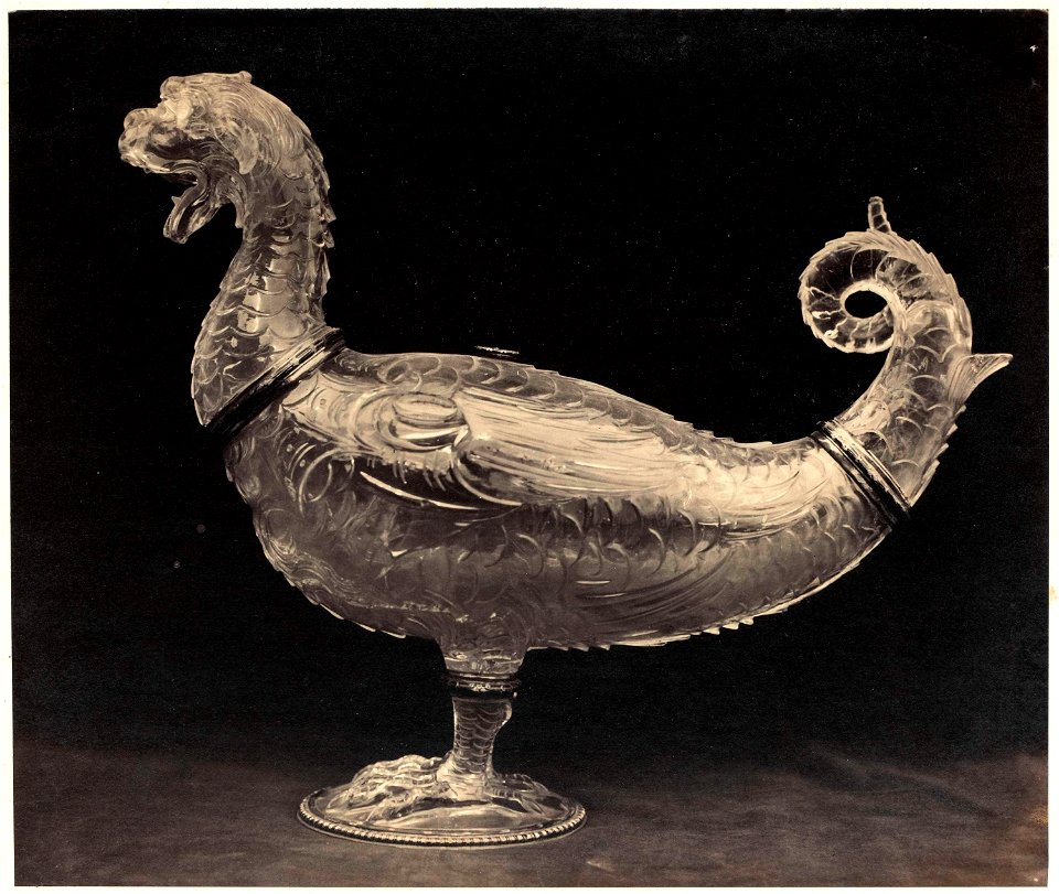 Kristallen kan in mythologische vogelvorm, uit het Louvre