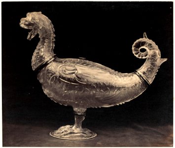 Kristallen kan in mythologische vogelvorm, uit het Louvre