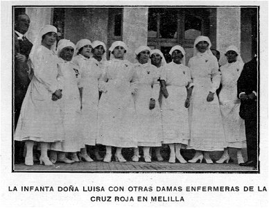 La Infanta Doña Luisa con otras damas enfermeras de la Cruz Roja en Melilla, (Grupo de Escuelas Mixtas Alfonso XIII), AGuichot110511071921 0100 (39293281312)