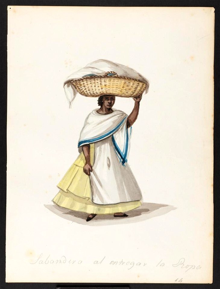 Labandera al entregar la ropa