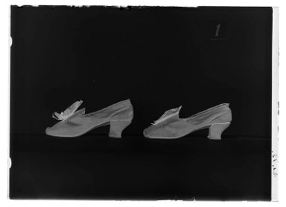 Lakejsko, pumps, gjord av svart fårskinn - Livrustkammaren - 9044-negative