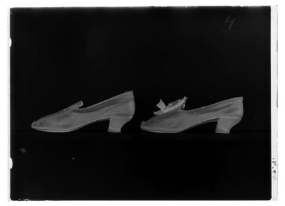 Lakejsko, pumps, gjorda av mörkbrunt getskinn - Livrustkammaren - 486-negative