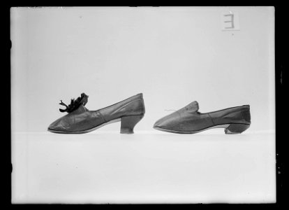 Lakejsko, pumps, gjorda av mörkbrunt getskinn - Livrustkammaren - 9045