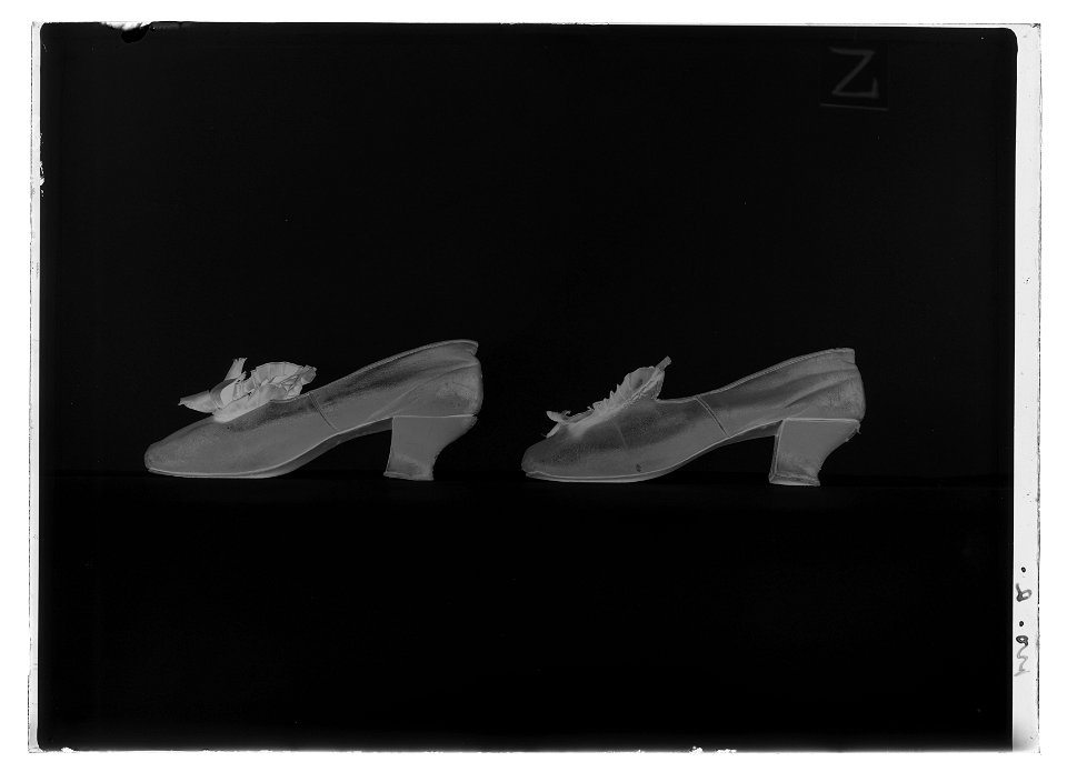 Lakejsko, pumps, gjord av svart fårskinn - Livrustkammaren - 17607-negative